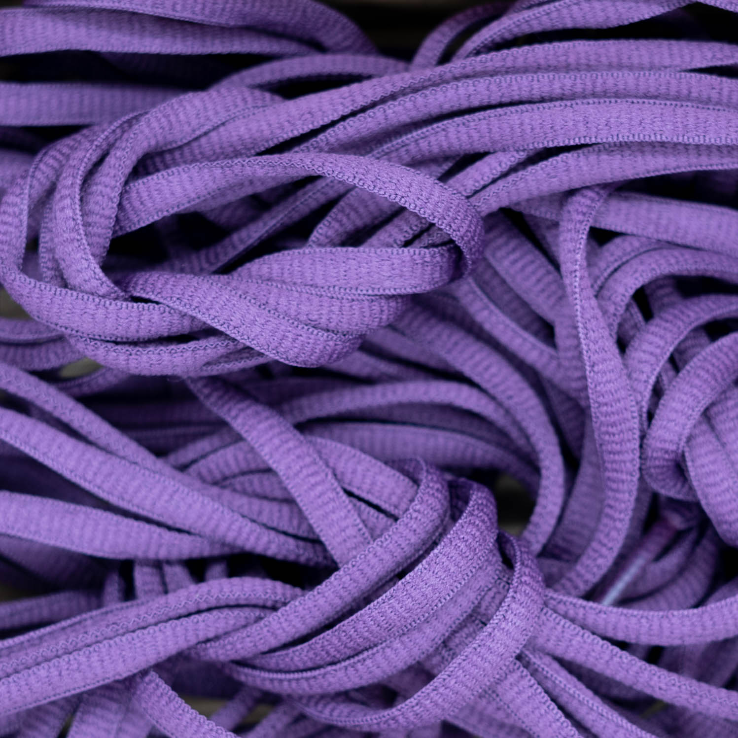Oval sneaker laces for secure fit
